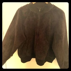 Gap fit cropped  faux  Sherpa cropped pull over